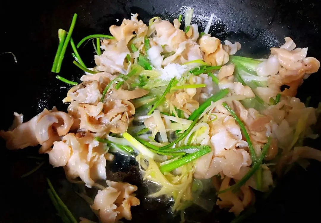 【蔥爆海螺片】做法|味道鮮美，營(yíng)養(yǎng)充足，快試試動(dòng)手制作吧
