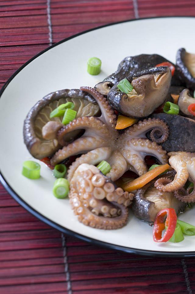 八爪魚(yú)哪個(gè)部位不能吃？網(wǎng)紅吃八爪魚(yú)為什么要爆頭？