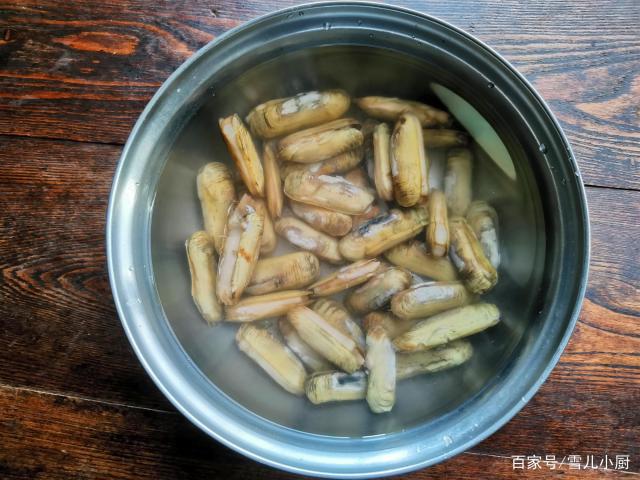 這個(gè)海鮮被稱作“小人仙”，肉質(zhì)肥美，用這個(gè)方法做，一盤不夠吃