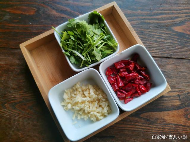 這個(gè)海鮮被稱作“小人仙”，肉質(zhì)肥美，用這個(gè)方法做，一盤不夠吃