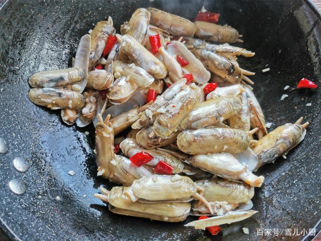 這個(gè)海鮮被稱作“小人仙”，肉質(zhì)肥美，用這個(gè)方法做，一盤不夠吃